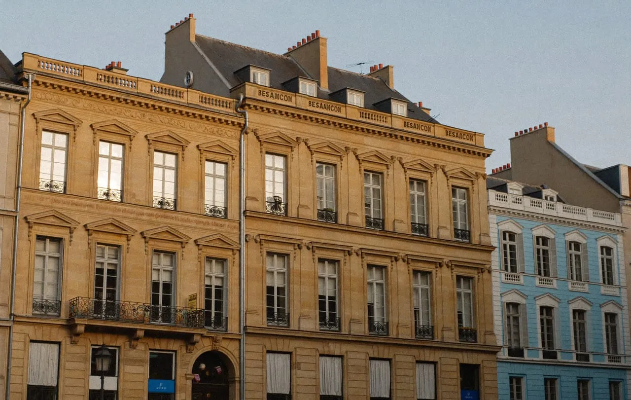 La Grande Rue de Besançon, maisons Renaissance en pierre de Chailluz